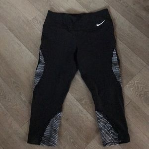 NIKE Dri-Fit Capri Leggings